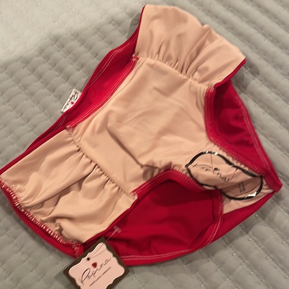 Red side shirred bottom - Picture 4 of 7